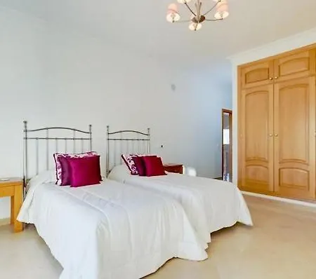 Vale Do Garrao Sleeps 12 Pool Air Con Wifi Villa