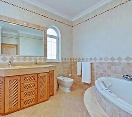 Vale Do Garrao Sleeps 12 Pool Air Con Wifi